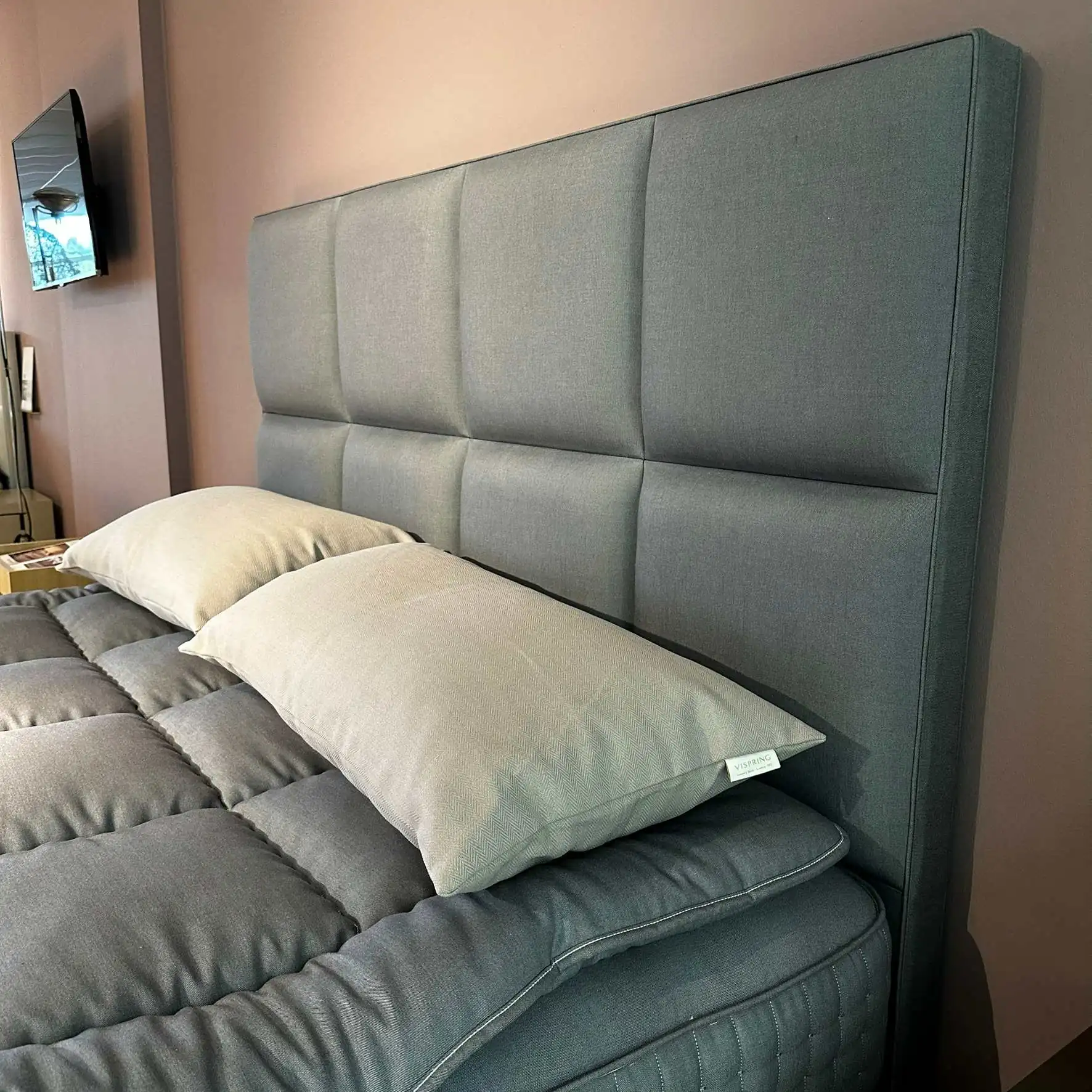 Vispring Tiara Superb incl Sovereign boxspring en Atlas hoofdbord 4 Vispring Tiara Supurb showroommodel