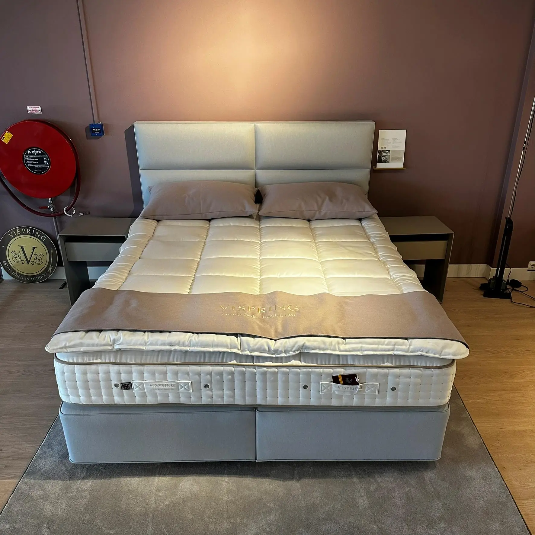 Vispring Sublime Superb incl Sovereign boxspring en Victoria hoofdbord 12 Vispring showroom sublime superb