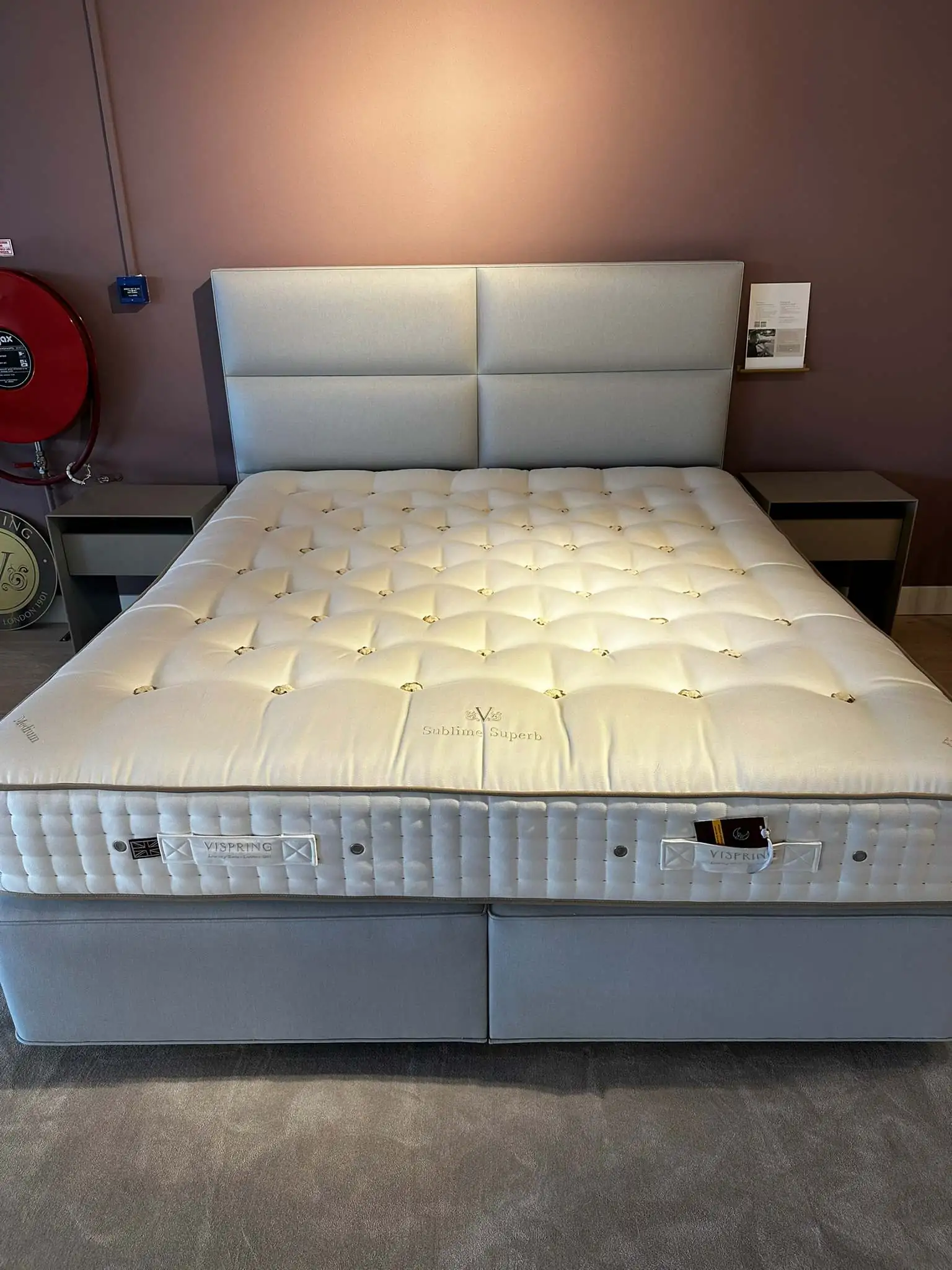 Vispring Sublime Superb incl Sovereign boxspring en Victoria hoofdbord 5 Vispring showroom sublime superb