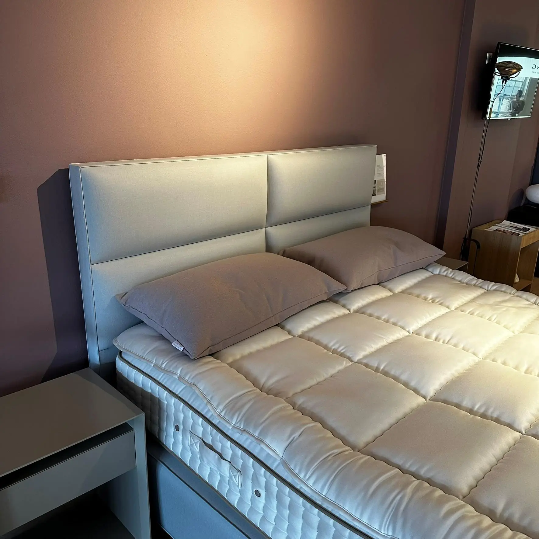 Vispring Sublime Superb incl Sovereign boxspring en Victoria hoofdbord 8 Vispring showroom sublime superb