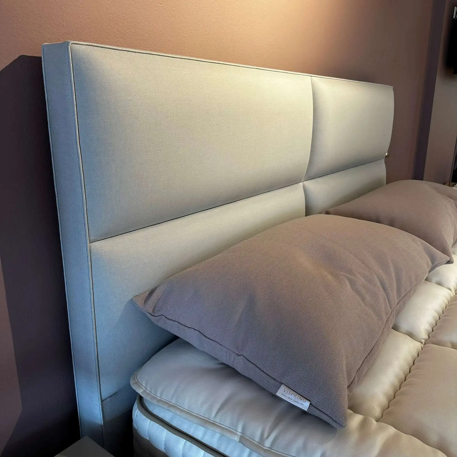 Vispring Sublime Superb incl Sovereign boxspring en Victoria hoofdbord 9 Vispring showroom sublime superb